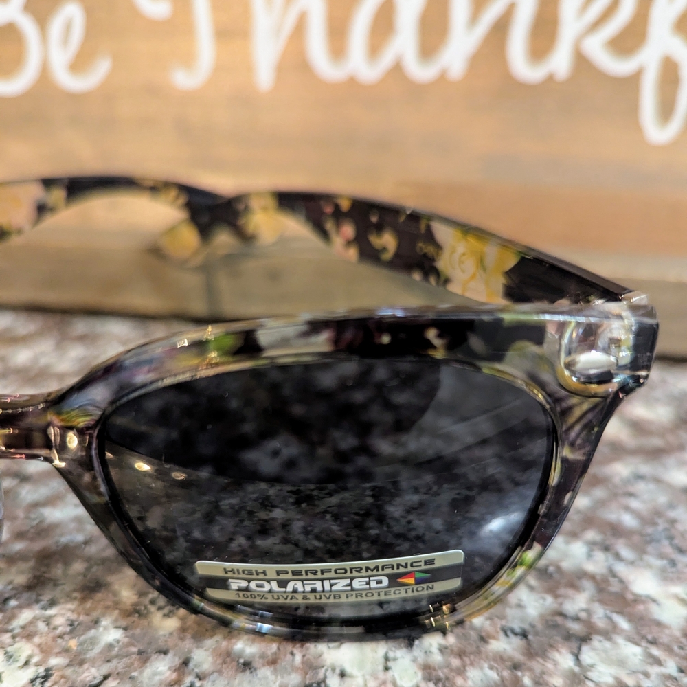 Stylish Black Sunglasses - Picture 6 of 7